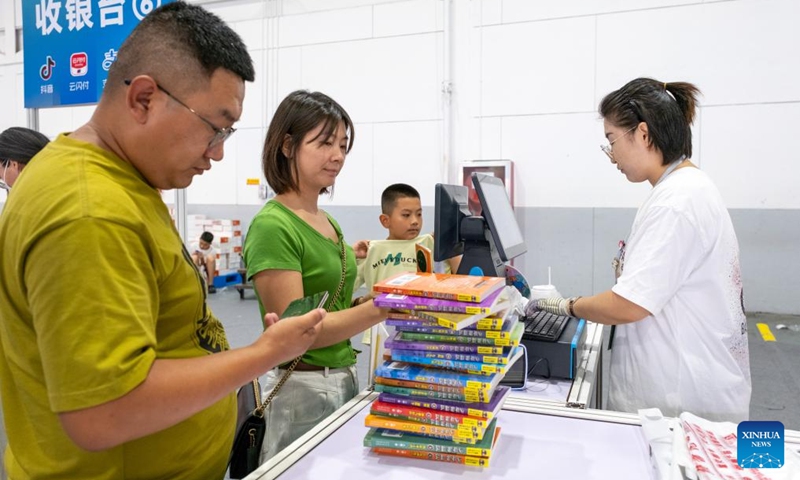 Readers purchase books at a book fair in Hohhot, north China's Inner Mongolia Autonomous Region, Aug. 31, 2025. The five-day book fair, which gathered over 300 publishers nationwide, concluded here on Sunday. (Photo: Xinhua)