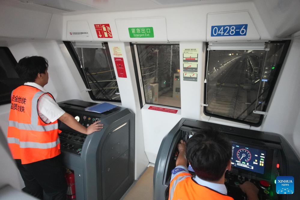 Staff members work on a subway train of Jinan Metro Line 4 in Jinan, east China's Shandong Province, on Aug. 31, 2025. Jinan Metro Line 4 started trial operation on Sunday. The metro line is laid along Jinan's east-west traffic artery, with a total length of about 40 kilometers. (Photo: Xinhua)