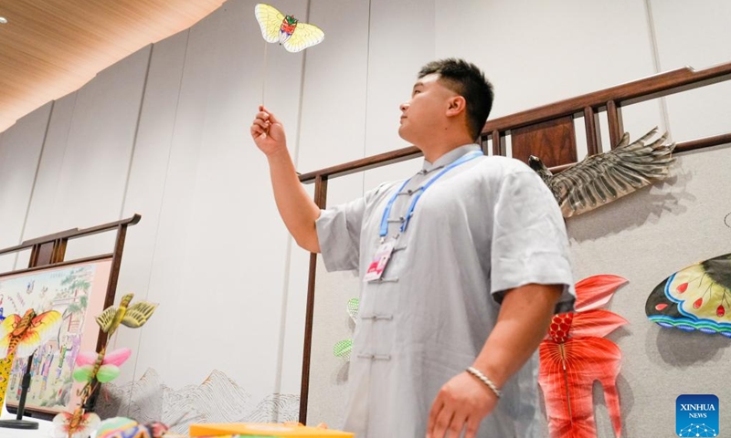 A staff member displays kite-making craft before a welcoming banquet at the Meijiang Convention and Exhibition Center in Tianjin, north China, Aug. 31, 2025. Chinese President Xi Jinping and his wife, Peng Liyuan, on Sunday hosted a banquet in China's port city of Tianjin to welcome international guests who are here to attend the Shanghai Cooperation Organization (SCO) Summit 2025. Before the banquet, the guests watched and experienced China's intangible cultural heritages, having friendly exchanges in a harmonious atmosphere. (Photo: Xinhua)