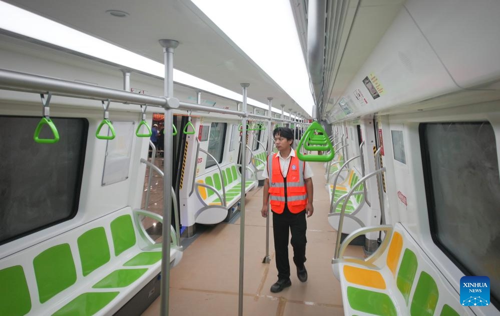 A staff member works on a subway train of Jinan Metro Line 4 in Jinan, east China's Shandong Province, on Aug. 31, 2025. Jinan Metro Line 4 started trial operation on Sunday. The metro line is laid along Jinan's east-west traffic artery, with a total length of about 40 kilometers. (Photo: Xinhua)