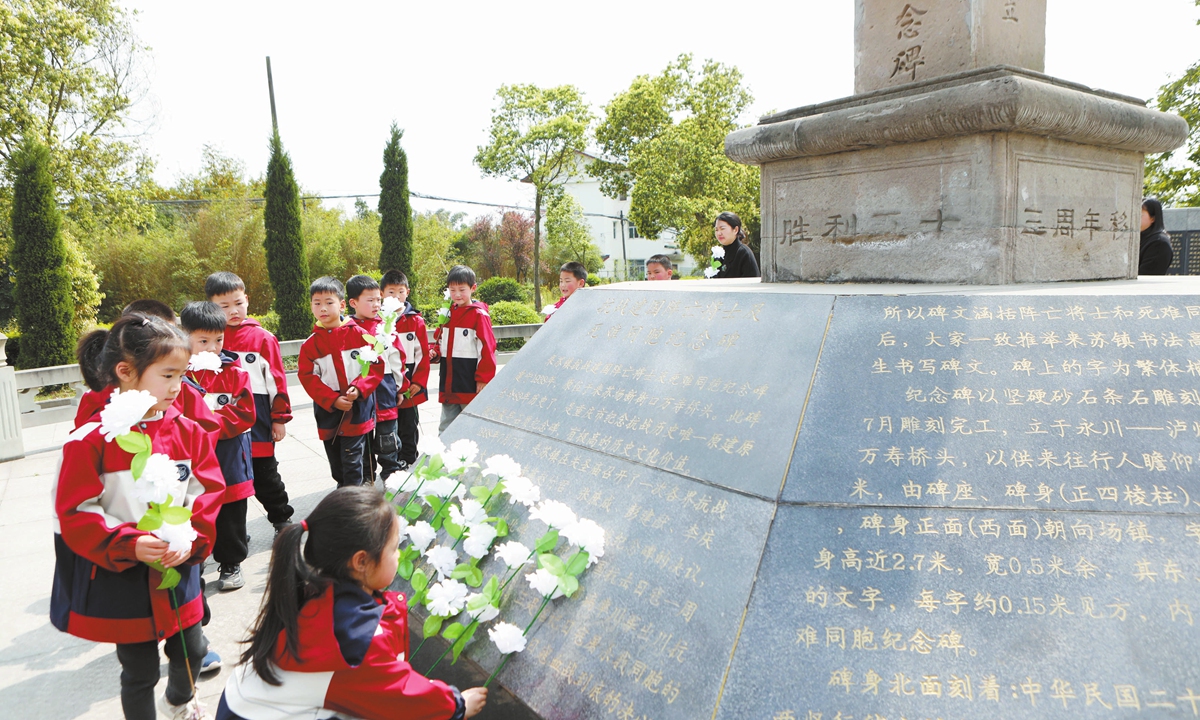 Children lay flowers at the martyrs' shrine built to commemorate the fallen soldiers during the Chinese People's War of Resistance Against Japanese Aggression in Yongchuan District of Southwest China's Chongqing on April 1, 2025. Photo: VCG