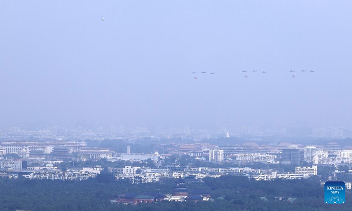The flag-guarding air echelon takes part in a grand gathering to commemorate the 80th anniversary of the victory in the Chinese People's War of Resistance against Japanese Aggression and the World Anti-Fascist War in Beijing, capital of China, Sept. 3, 2025. (Xinhua/Dai Qiaochu)