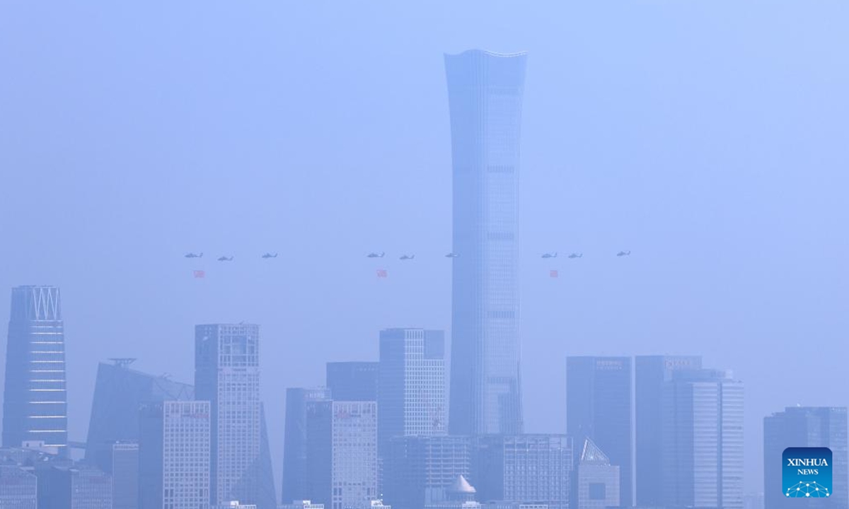 The flag-guarding air echelon takes part in a grand gathering to commemorate the 80th anniversary of the victory in the Chinese People's War of Resistance against Japanese Aggression and the World Anti-Fascist War in Beijing, capital of China, Sept. 3, 2025. (Xinhua/Dai Qiaochu)