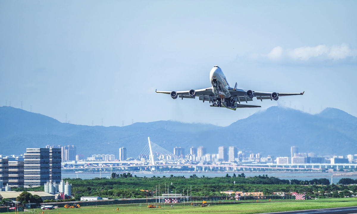 A large aircraft takes off at Xiamen Gaoqi Airport in East China's Fujian Province