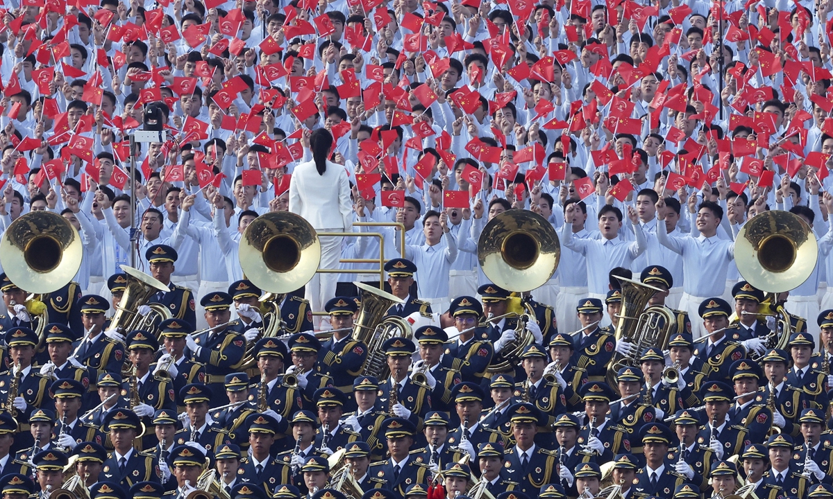 The military band of the Chinese People's Liberation Army and a college students choir perform during the V-Day celebrations, on September 3, 2025. Photo: VCG
