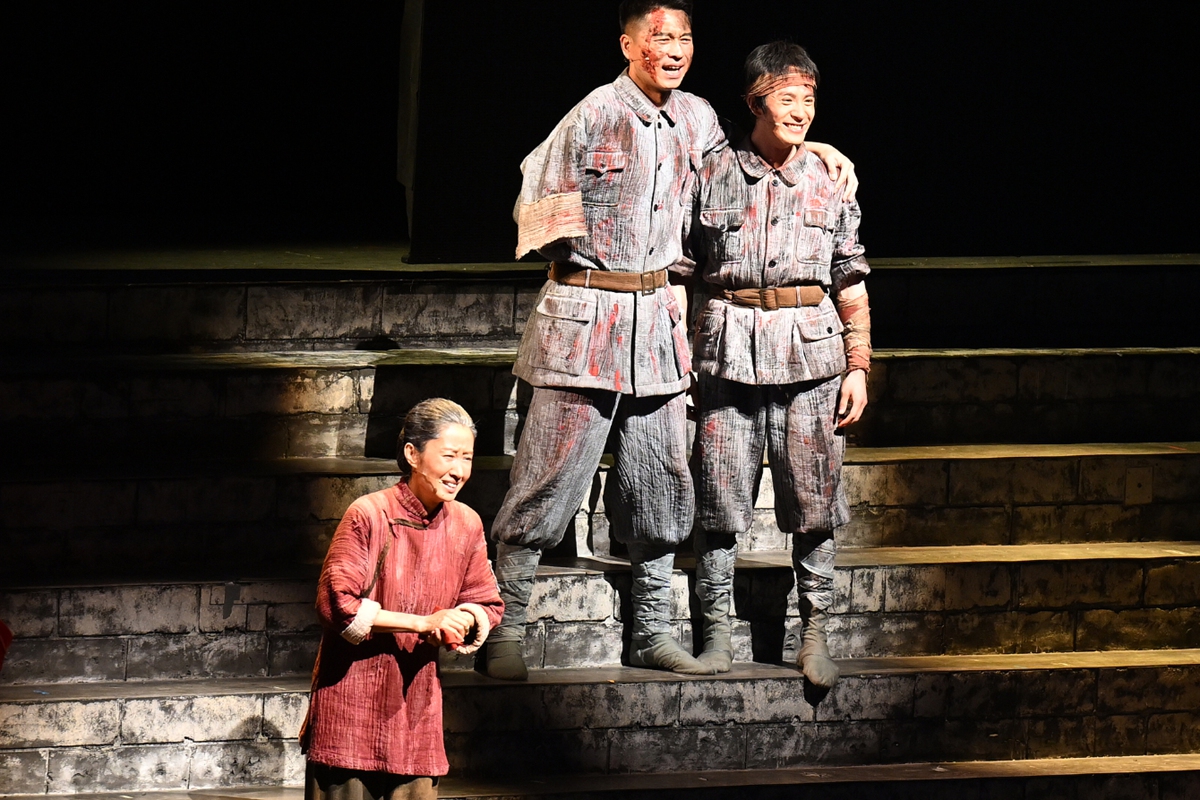 Actress Liu Mintao (left) performs at the grand cultural gala to commemorate the 80th anniversary of the victory of the Chinese People's War of Resistance Against Japanese Aggression and the World Anti-Fascist War at the Great Hall of the People in Beijing on September 3, 2025. Photo: VCG
