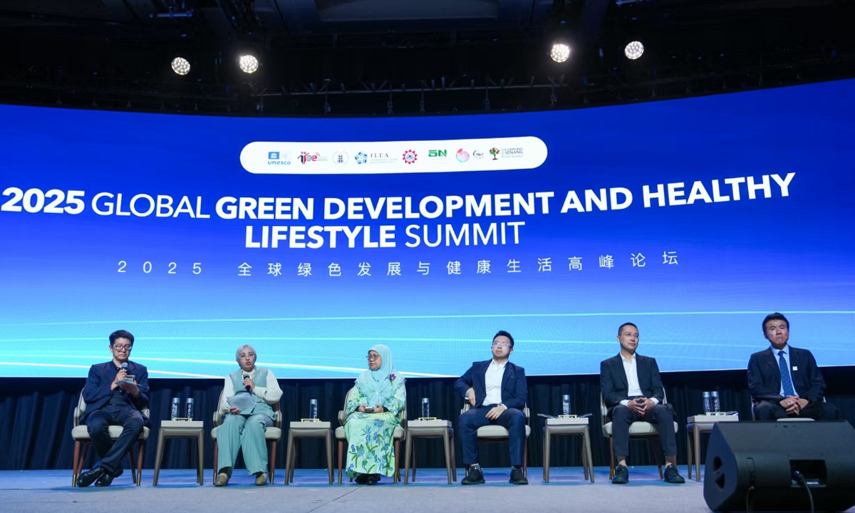 The inaugural Global Green Development & Healthy Lifestyle Summit is held in Singapore.