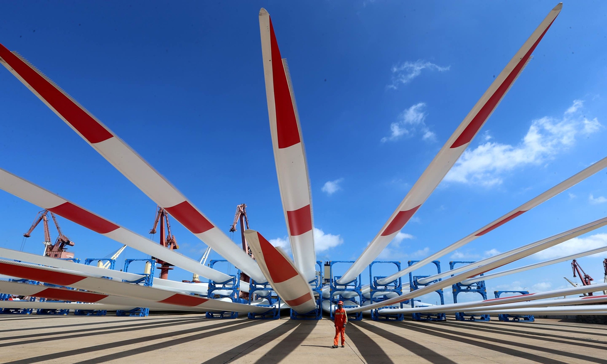 A worker checks wind turbine blades for export at a dock of the Lianyungang Port, East China's Jiangsu Province, on September 5, 2025. Official data showed that China's wind turbine exports grew over 20 percent in the first half of 2025, with renewable energy generator units exports to other BRICS countries up more than 70 percent and wind turbine components rising 11.8 percent. Photo: VCG