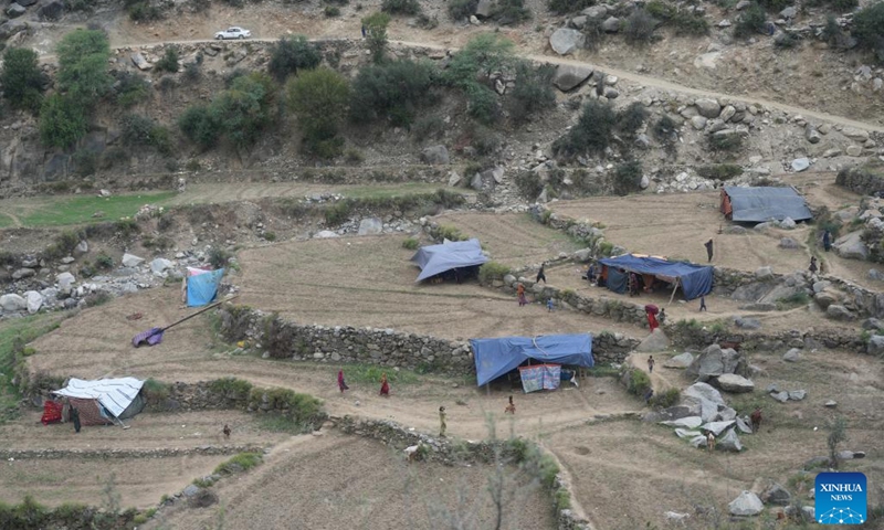 This photo taken on Sept. 3, 2025 shows a view of a makeshift post-earthquake shelter site in a valley of the Suki district in Kunar province, Afghanistan. The death toll from the powerful earthquake that struck eastern Afghanistan has climbed to 2,205, with 3,640 others injured, the Afghan Red Crescent Society reported Thursday. Rescue operations remain underway amid reports that many people are still trapped beneath the rubble of collapsed homes, the organization said. (Photo: Xinhua)