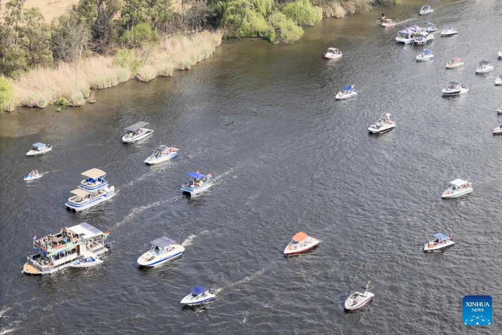 A drone photo taken on Sept. 6, 2025 shows boats cruising on the Vaal River in Vanderbijlpark, South Africa. The summer boating season kicked off here on Saturday. Boating on the Vaal River is popular in South Africa. With the length of 1,458 kilometers, the Vaal is the third longest river in South Africa after the Orange and the Limpopo. (Photo: Xinhua)