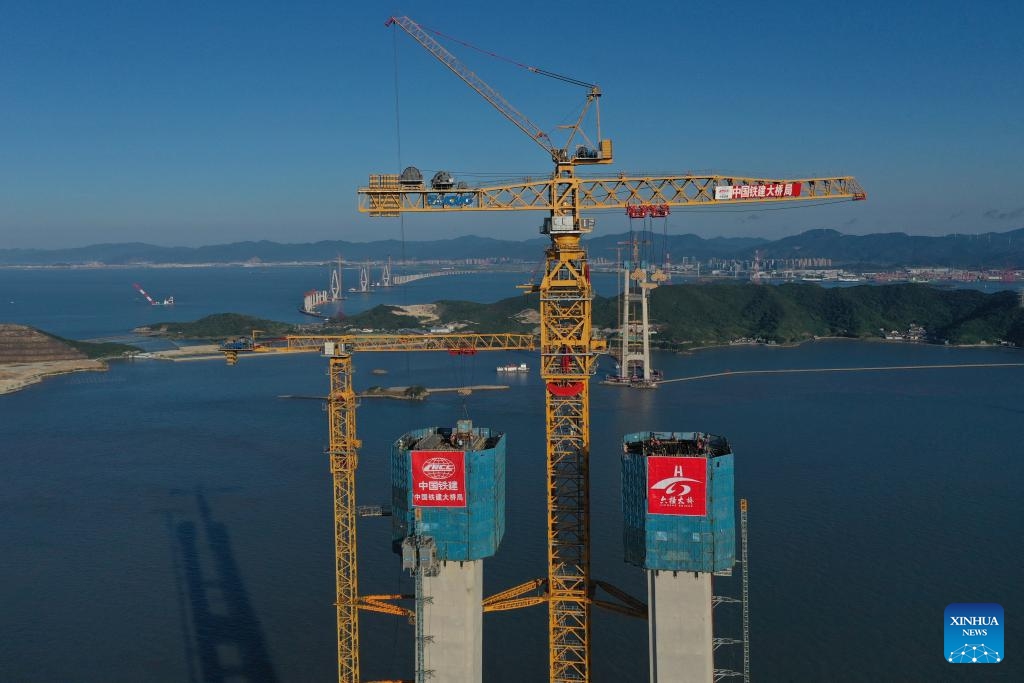 An aerial drone photo taken on Sept. 6, 2025 shows the construction site of the east main tower of Shuangyumen super major bridge in east China's Zhejiang Province. The east main tower of the Shuangyumen super major bridge, the first main tower of the second phase of the Liuheng highway bridge in Zhoushan Port of Zhejiang's Ningbo, witnessed its topping-out on Saturday, marking a breakthrough in the construction of the bridge and laying foundation for the following construction. (Photo: Xinhua)