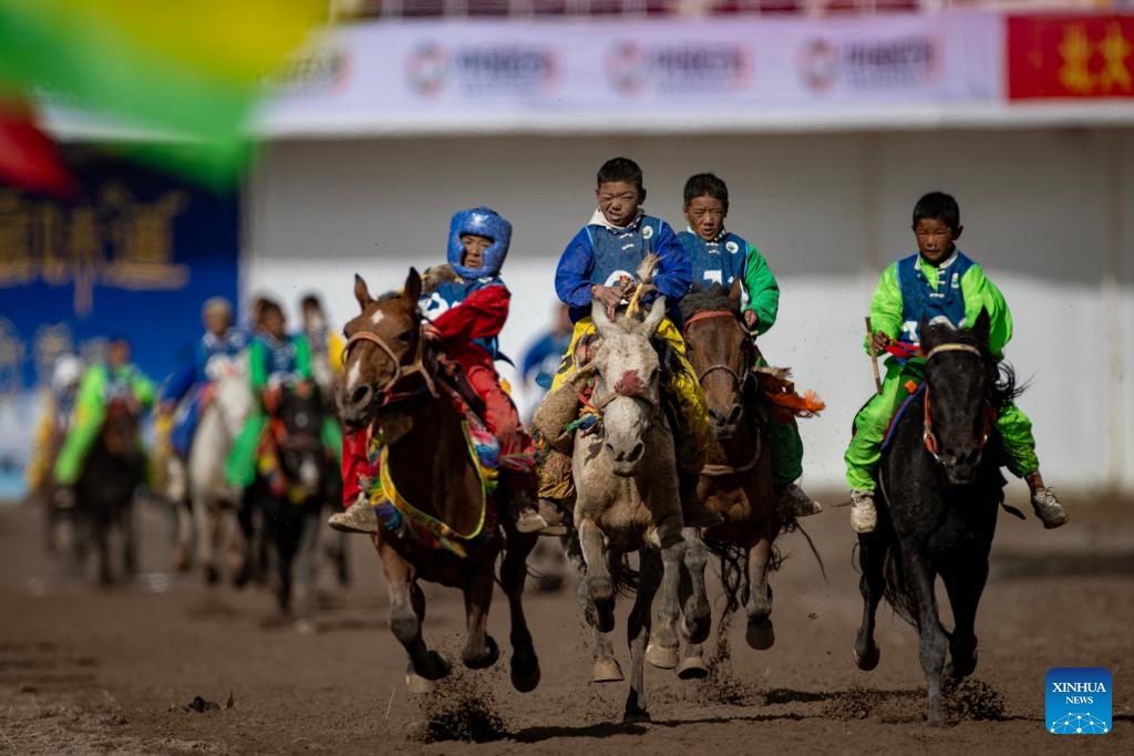Young riders compete in a horse race during the 2025 edition of a traditional horse racing festival in Nagqu, southwest China's Xizang Autonomous Region, Sept. 6, 2025. The three-day festival, a traditional event on the northern Tibetan Plateau, kicked off in Nagqu on Friday. In addition to traditional horse racing, the festival also features a variety of ethnic sports competitions, art performances, and cultural tourism activities, drawing large crowds of locals and visitors. (Photo: Xinhua)