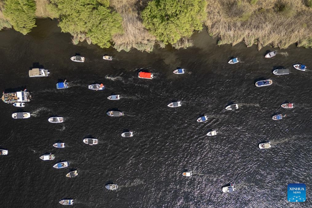 A drone photo taken on Sept. 6, 2025 shows boats cruising on the Vaal River in Vanderbijlpark, South Africa. The summer boating season kicked off here on Saturday. Boating on the Vaal River is popular in South Africa. With the length of 1,458 kilometers, the Vaal is the third longest river in South Africa after the Orange and the Limpopo. (Photo: Xinhua)