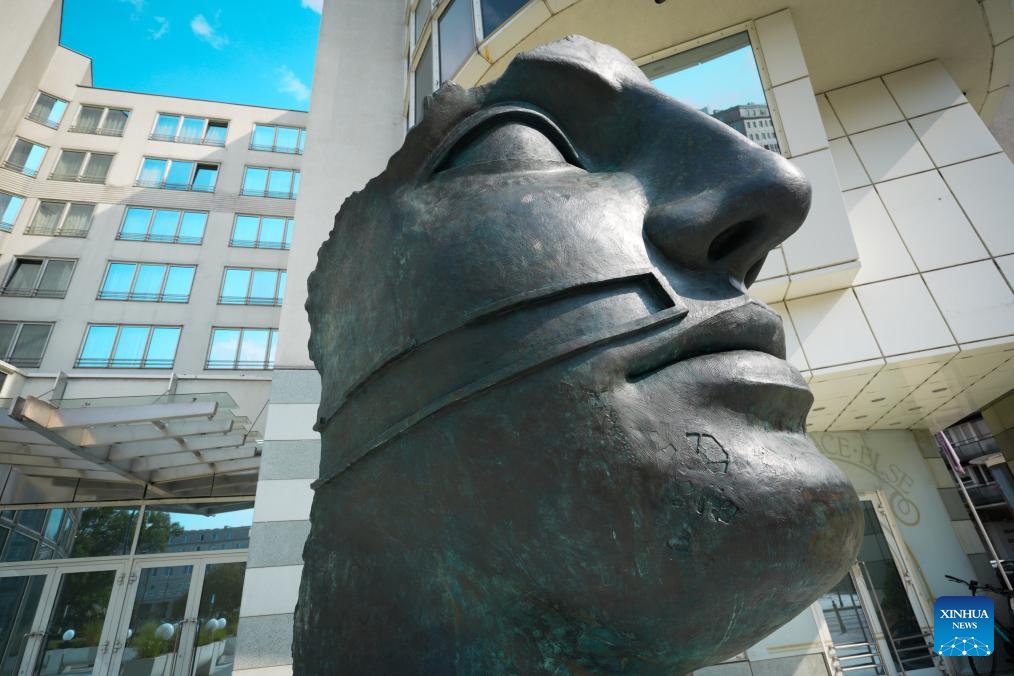 The sculpture Tindaro is seen in Warsaw, Poland, Sept. 5, 2025. Tindaro, created in 1997 by renowned Polish sculptor Igor Mitoraj (1944-2014), has been transported from Paris to Warsaw and is now on displayed in the city center. Mitoraj was internationally acclaimed for his monumental fragmented human figures. (Photo: Xinhua)