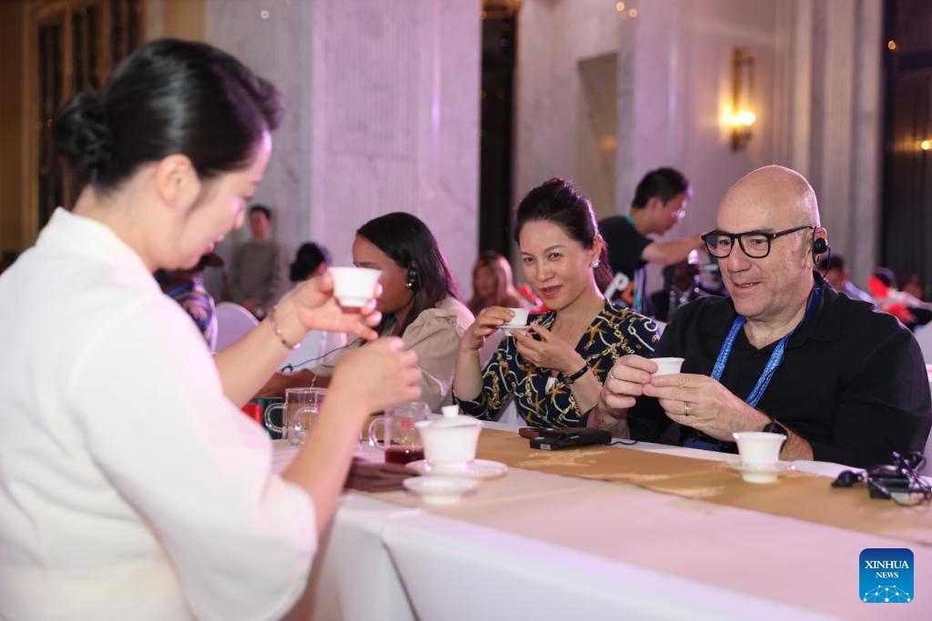 Guests taste Pu'er tea at an event during the 2025 Global South Media and Think Tank Forum in Kunming, southwest China's Yunnan Province, Sept. 6, 2025. (Photo: Xinhua)