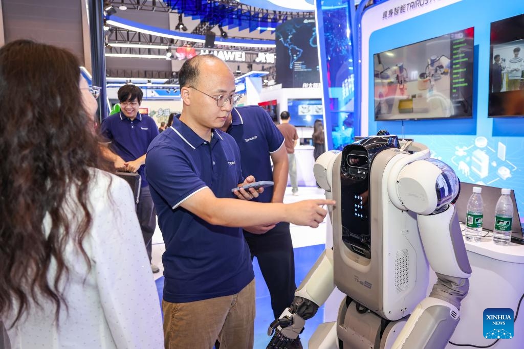 A staff member introduces an elderly care robot during the World Smart Industry Expo 2025 in southwest China's Chongqing Municipality, Sept. 5, 2025. The World Smart Industry Expo 2025 kicked off on Friday in southwest China's Chongqing Municipality, showcasing advanced achievements including AI rehabilitation systems, portable wearable devices, elderly care robots, and senior-friendly equipment. (Photo: Xinhua)