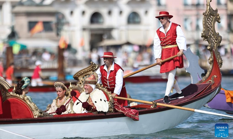 Venetians dress up for the historical parade of the Regata Storica boat race in Venice, Italy, Sept. 7, 2025. The Regata Storica is a historic annual boat parade and rowing race on the Grand Canal in Venice. (Photo: Xinhua)