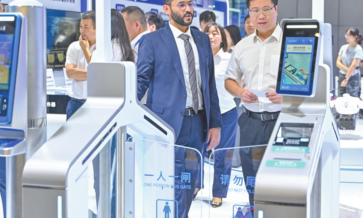 An intelligent self-service boarding gate attracts attendees at the International Airport Expo 2025 held in Guangzhou, South China's Guangdong Province on September 8, 2025. The expo has attracted attendees from more than 170 airports and 190 civil aviation-related companies from more than 70 countries and regions. Photo: VCG