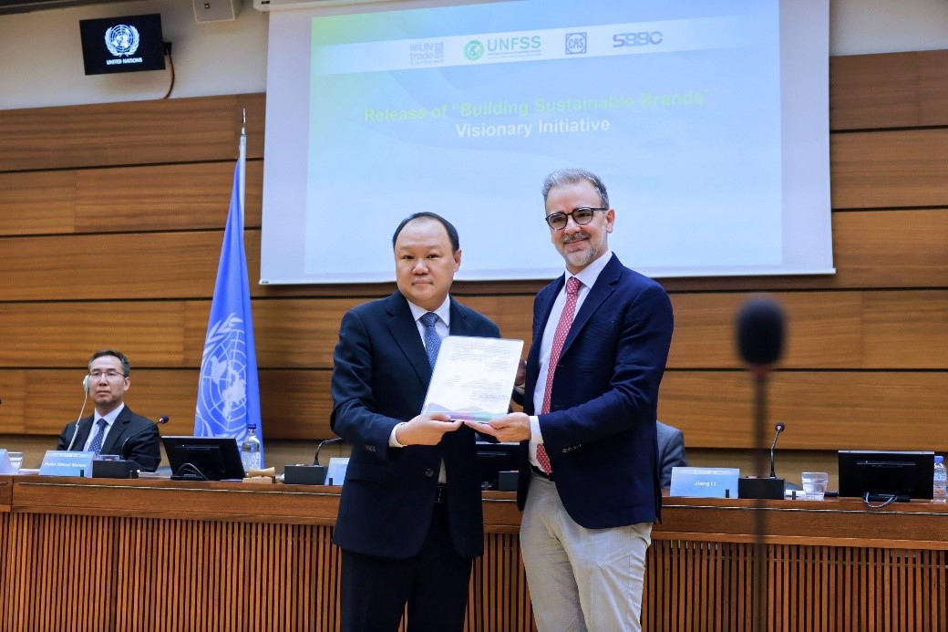 Jiang Li, Chairman of SBBC and Chief Coordinator of SBLF (China), represented the signing company and submitted the visionary initiative to Pedro Manuel Moreno, Deputy Secretary-General of United Nations Conference on Trade and Development (UNCTAD).