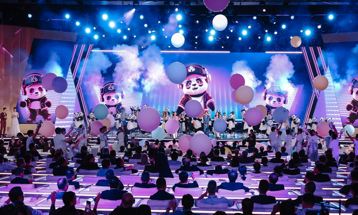 The scene of the 2nd Golden Panda Awards Ceremony Photo: Courtesy of the organizing committee of the awards