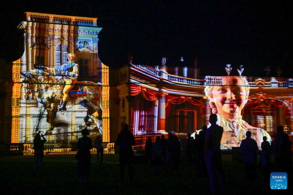 People watch the mapping show of Royal Collection Painting Alive powered by artificial intelligence at the Museum of King Jan III's Palace at Wilanow in Warsaw, Poland on Sept. 12, 2025. (Photo: Xinhua)