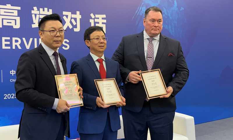 Chad Sbragia, former deputy assistant secretary of defense of US（right)，poses for a photo with Wu Xinbo, Dean and professor of the Institute of International Studies of Fudan University (center) during the 12th Beijing Xiangshan Forum on September 17, 2025, in Beijing. Photo: Wang Qi/GT