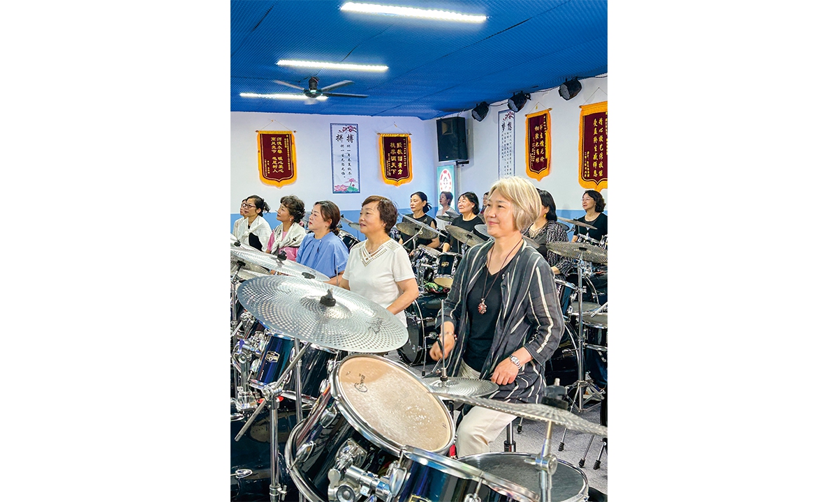 Senior students attend a drum class at the Dongda Tribe Music Studio in Kunming, Southwest China's Yunnan Province, in August 2025. Photo: Courtesy of Li Yonghua