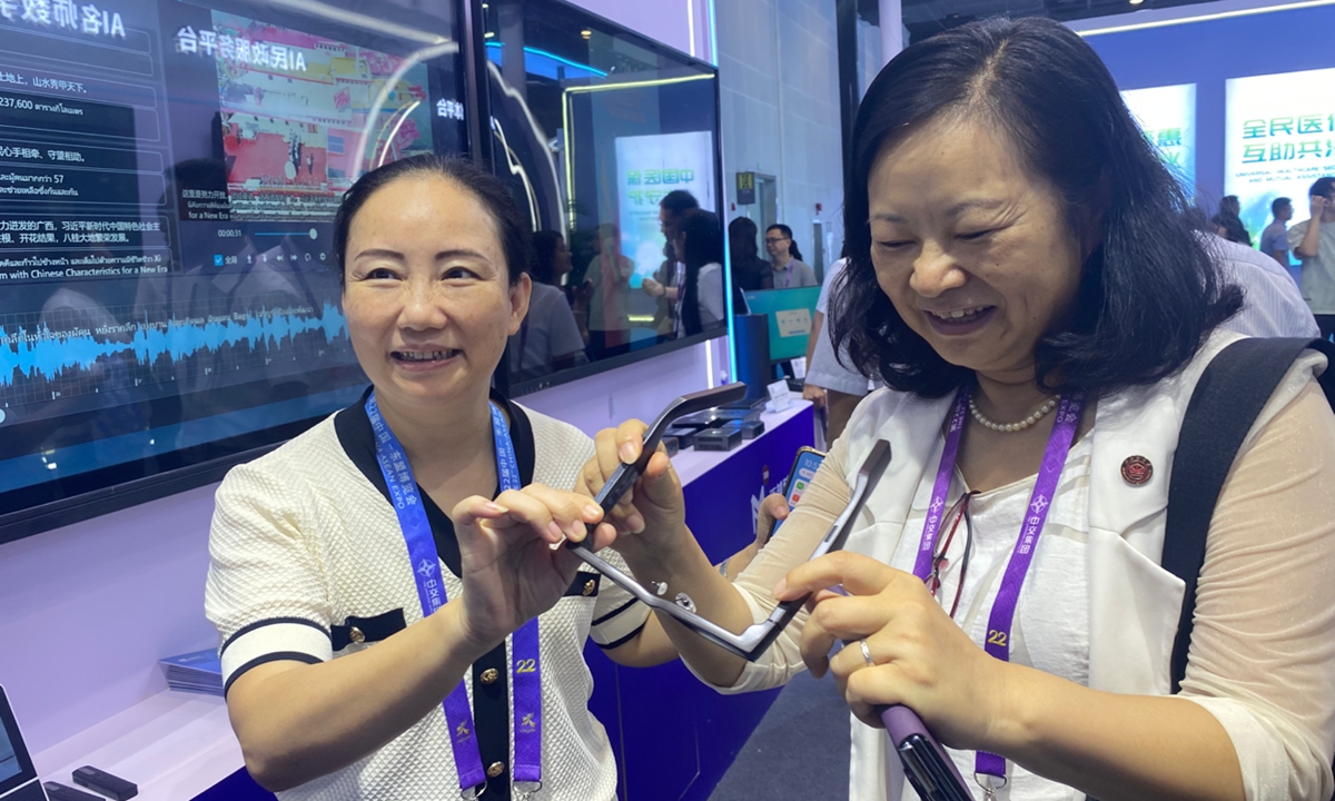 Visitors try out an AI glass during the 22nd China-ASEAN Expo on September 18, 2025. Photo: Zhang Weilan/GT