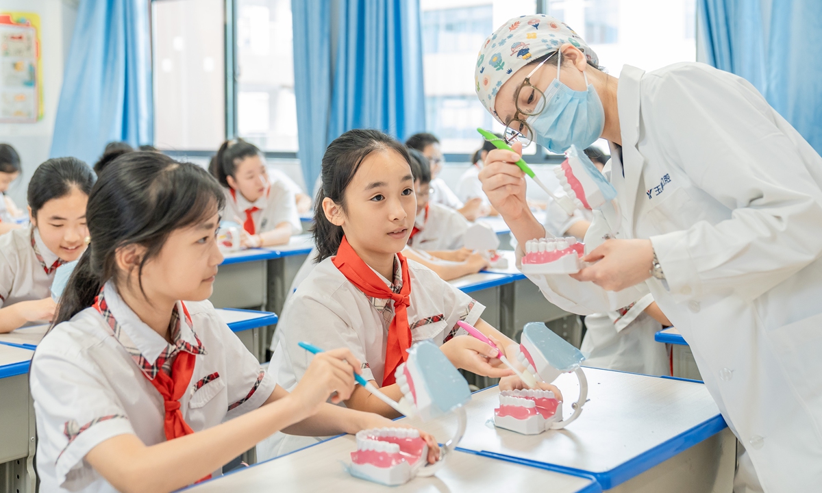 Students at a primary school in Nantong, East China's Jiangsu Province learn the proper method of brushing their teeth under the guidance of medical professionals on September 18, 2025. September 20, 2025 marks the 37th National Love Teeth Day.
