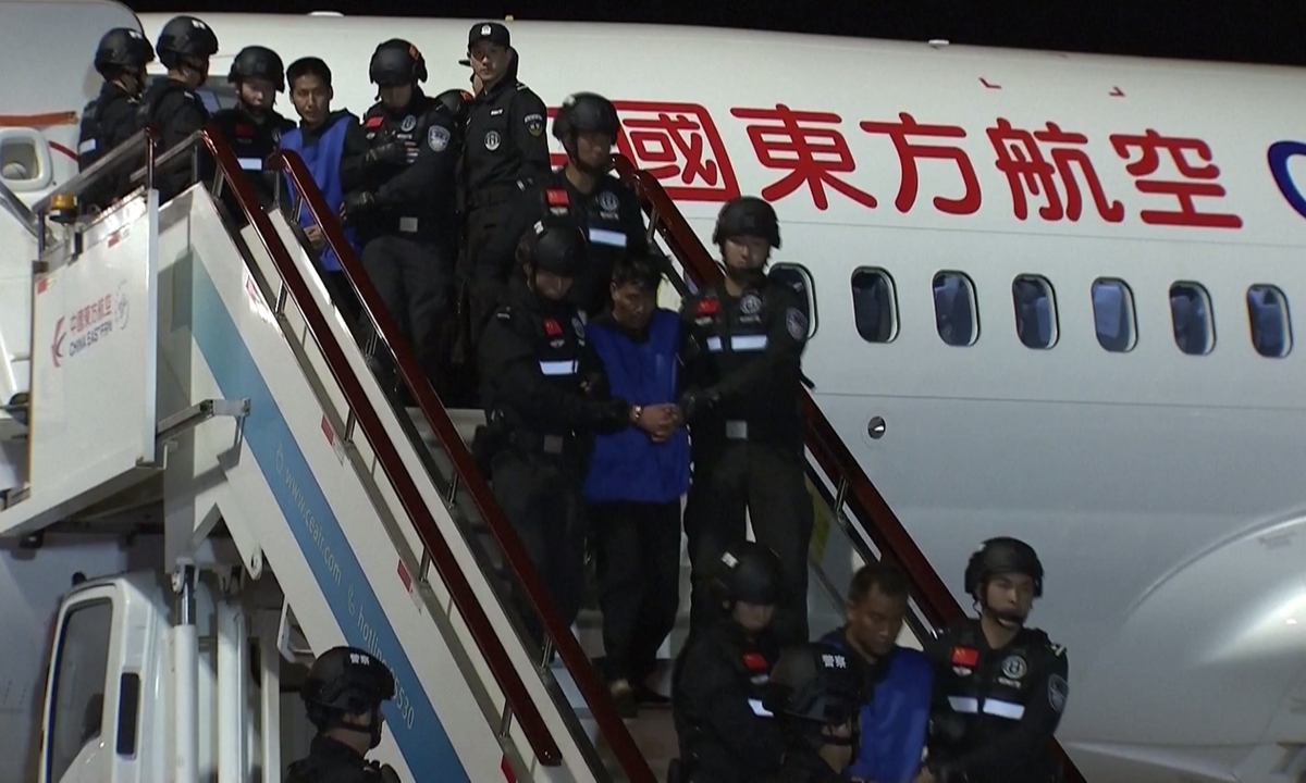 On January 30, 2024, at Kunming Changshui International Airport, 10 major criminal suspects from northern Myanmar are successfully escorted back to China by public security authorities. Photo: VCG 