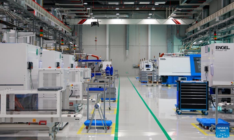 This photo taken on Sept. 18, 2025 shows the workshop of a medical equipment manufacturing company at an international industrial park in Changzhou, east China's Jiangsu Province. In recent years, Jiangsu has vigorously developed high-level international cooperation industrial parks, which have become a key platform for advanced manufacturing projects and promoting high-quality regional economic development. (Photo: Xinhua)