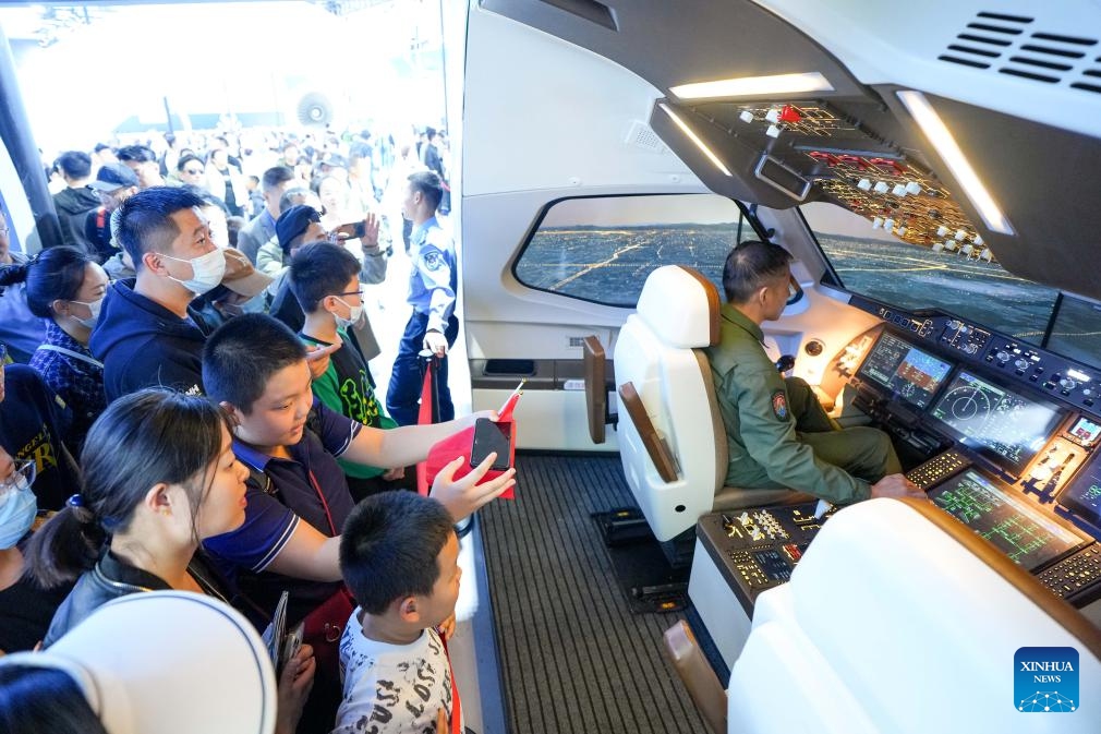 Visitors view an aircraft flight simulation for Y-20 transport aircraft during the 2025 aviation open-day activities of the Chinese People's Liberation Army (PLA) Air Force and Changchun Air Show in Changchun, northeast China's Jilin Province, Sept. 20, 2025. The event is held here from Sept. 19 to 23, which comprehensively showcases the history and modernization of the PLA Air Force through aerobatic performances, equipment exhibitions, and various interactive activities. (Photo: Xinhua)
