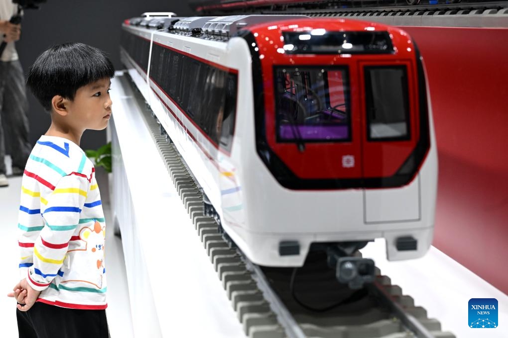 A child views a subway train model displayed at the 2025 World Manufacturing Convention (WMC) in Hefei, east China's Anhui Province, Sept. 20, 2025. Themed Intelligent Manufacturing For a Better Future, the 2025 WMC kicked off here on Saturday. (Photo: Xinhua)