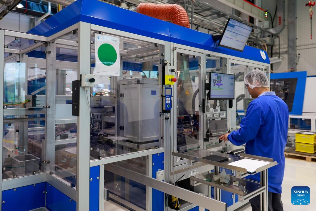 A staff member works at the workshop of a medical equipment manufacturing company at an international industrial park in Changzhou, east China's Jiangsu Province, Sept. 18, 2025. In recent years, Jiangsu has vigorously developed high-level international cooperation industrial parks, which have become a key platform for advanced manufacturing projects and promoting high-quality regional economic development. (Photo: Xinhua)