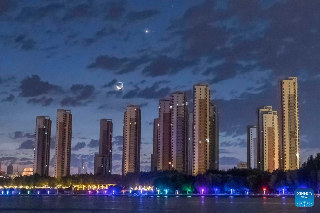 This photo taken on Sept. 20, 2025 shows the planet of Venus, the star of Regulus in the constellation Leo and a crescent moon in the sky over Qiqihar City, northeast China's Heilongjiang Province. (Photo: Xinhua)