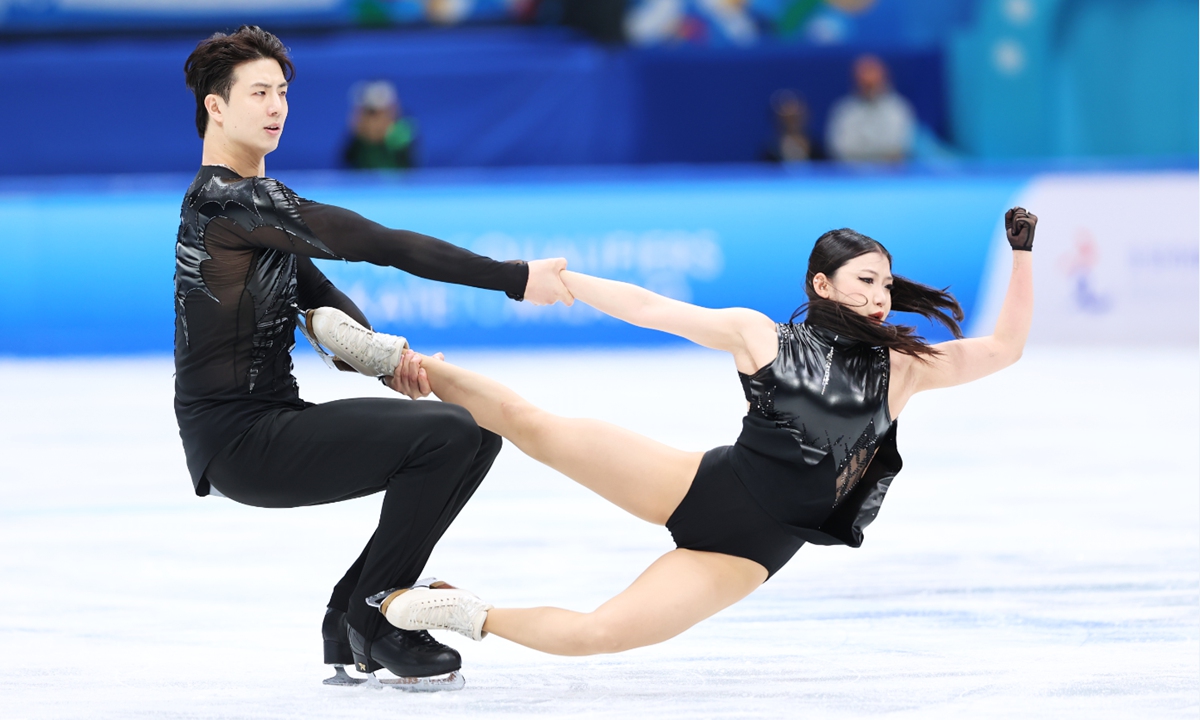 China's Wang Shiyue (right) and Liu Xinyu compete in the pairs ice dance free dance during the ISU Skate to Milano Figure Skating Qualifier 2025 in Beijing on September 21, 2025. Photo: VCG