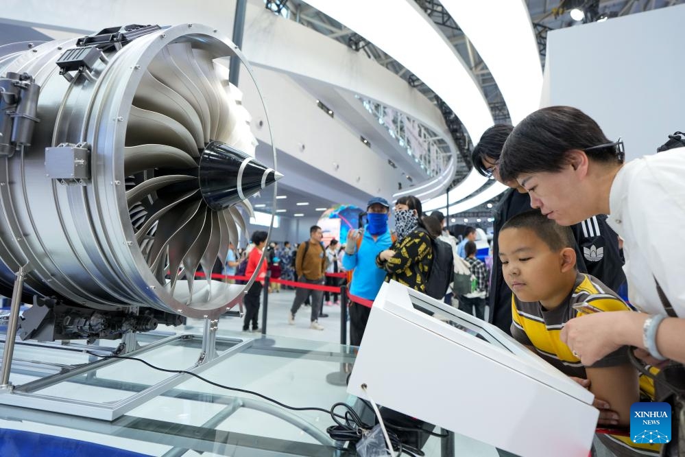 Visitors learn about turbofan engines during the 2025 aviation open-day activities of the Chinese People's Liberation Army (PLA) Air Force and Changchun Air Show in Changchun, northeast China's Jilin Province, Sept. 20, 2025. The event is held here from Sept. 19 to 23, which comprehensively showcases the history and modernization of the PLA Air Force through aerobatic performances, equipment exhibitions, and various interactive activities. (Photo: Xinhua)