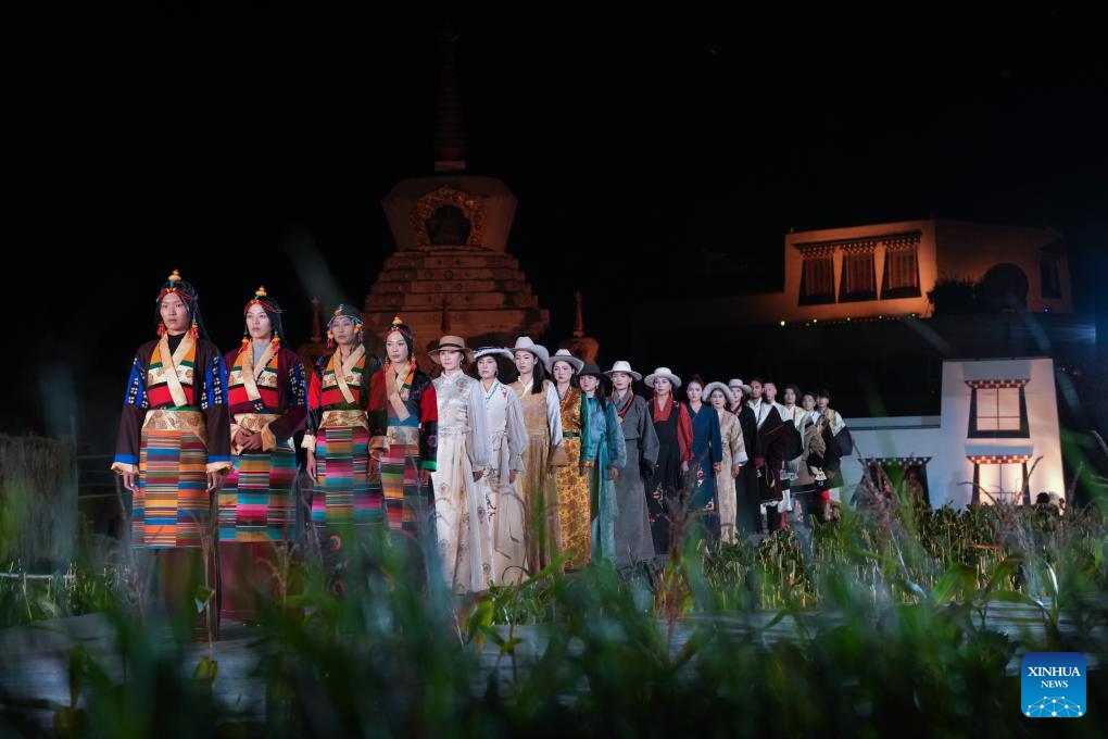 A Tibetan costume show is staged in Zhongde Village of Xiangcheng County, Ganzi Tibetan Autonomous Prefecture, southwest China's Sichuan Province, Sept. 20, 2025. A Tibetan costume show combining tradition and modernity was staged in the cornfield here on Saturday. (Photo: Xinhua)