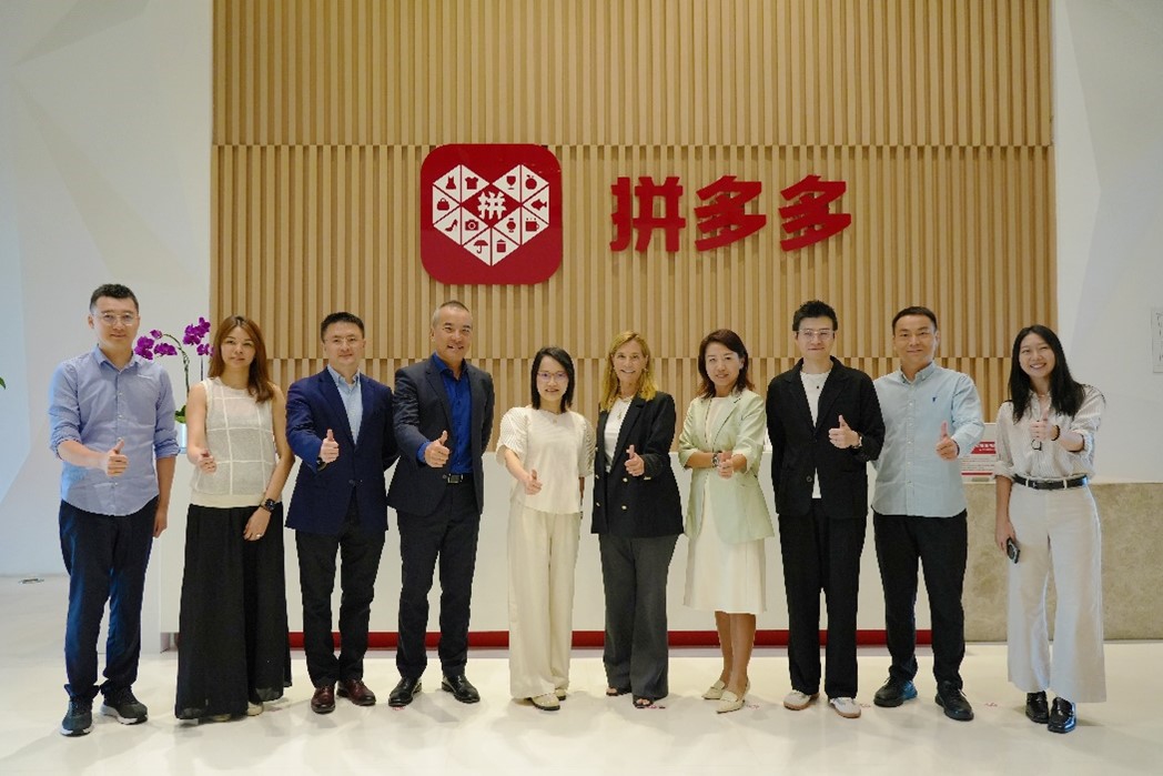 Laura Kohler, Chief Sustainable Living Officer of the Kohler family, visits Pinduoduo accompanied by her executive team. Photo: Jie Wu