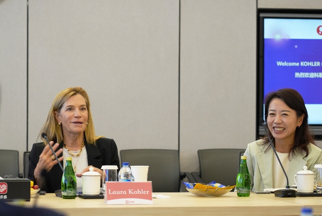 Laura Kohler (left) speaks with representative from Pinduoduo. Photo: Jie Wu