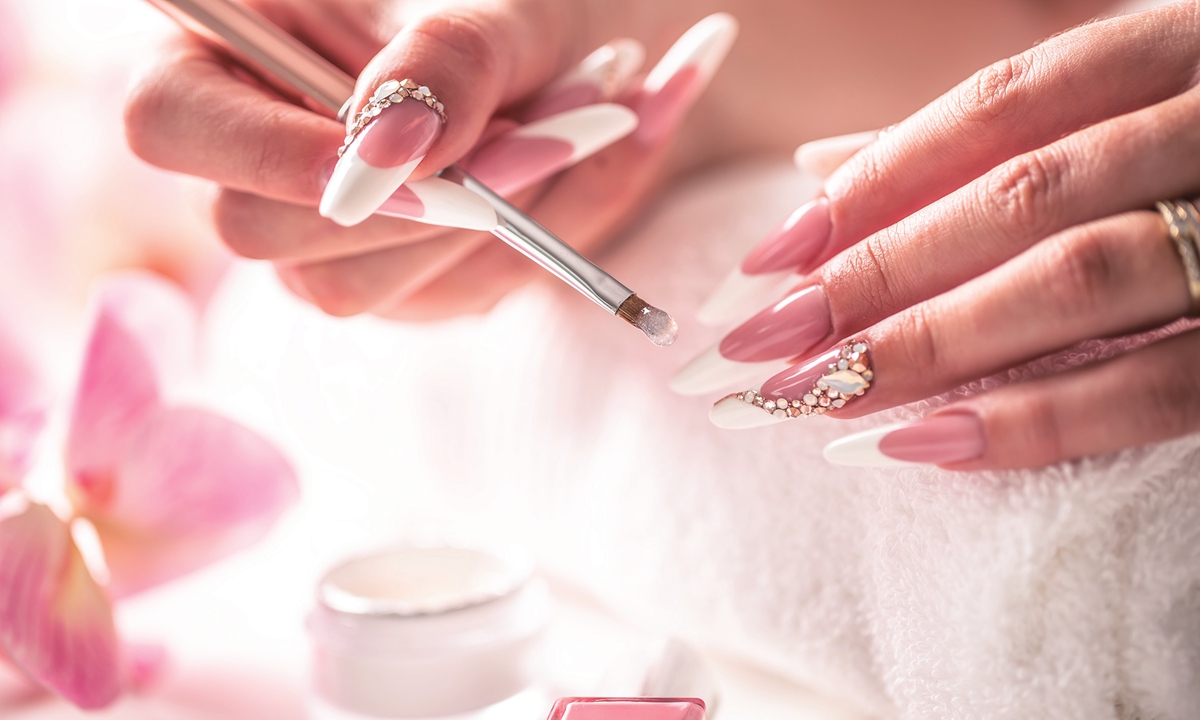 A nail service session Photo: VCG