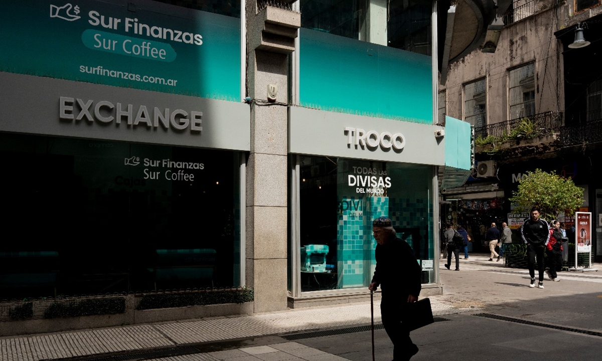 A currency exchange house in the financial district of Buenos Aires, Argentina, on September 23, 2025. Photo: VCG