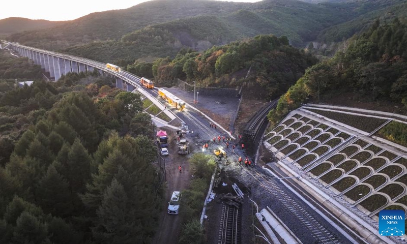An aerial drone photo taken on Sept. 26, 2025 shows workers carrying out ballast filling operations on the newly upgraded section of a railway linking Suifenhe and the China-Russia border in northeast China's Heilongjiang Province. A major upgrade of a railway linking Suifenhe and the China-Russia border was completed on Saturday, with new tracks put into operation that allow trains to run at speeds up to 120 km/h, more than double the previous limit of 55 km/h, significantly enhancing transport capacity. (Photo: Xinhua)