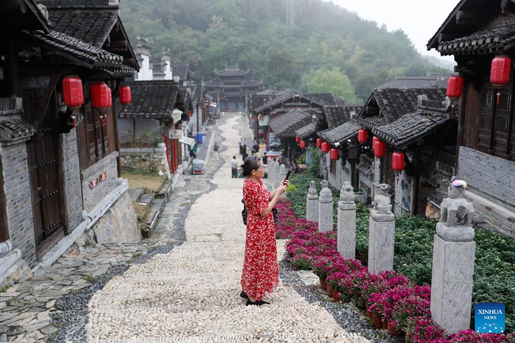 People visit an ancient village at Baohua Mountain National Park in Jurong, east China's Jiangsu Province, Sept. 27, 2025. Baohua Mountain National Park has attracted a lot of tourists recently for its beautiful autumn scenery as well as its cultural and historical view. (Photo: Xinhua)