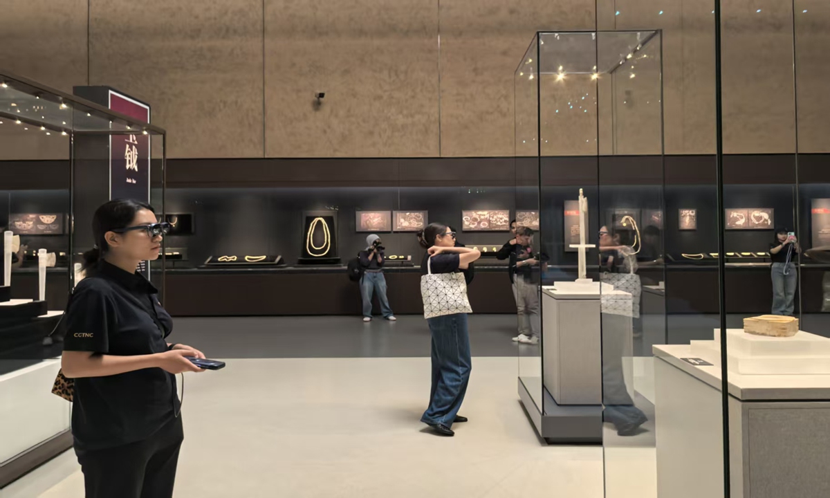 Chinese and ASEAN media and scholars experience AR glasses to view cultural relics at the Liangzhu Museum in Hangzhou, Zhejiang Province on September 23, 2025. Photo: Zhang Yiyi/GT