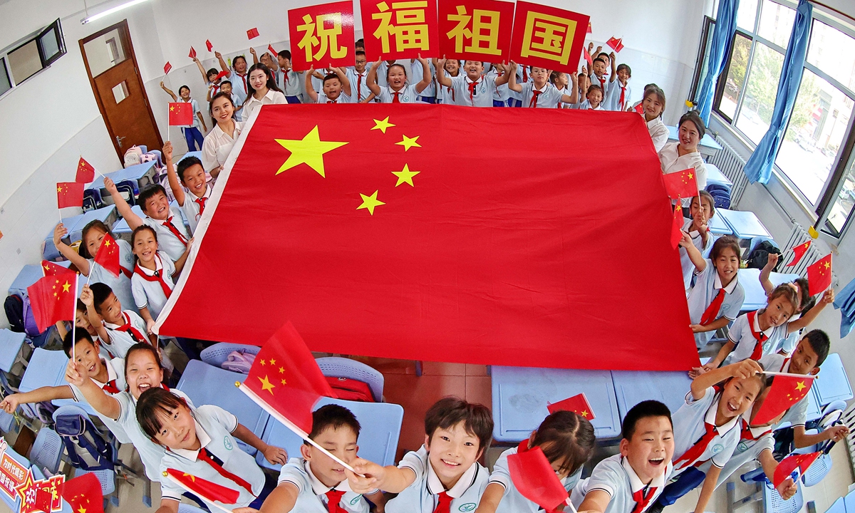 Primary school students in Haigang District, Qinghuangdao, North China's Hebei Province gather around a Chinese national flag, sending birthday blessings to the motherland on September 29, 2025, ahead of the National Day which falls on October 1. Photo: IC