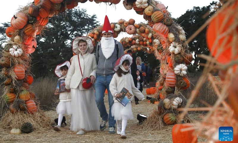 People in festive attire attend the Nightfall event at the Filoli Historic House & Garden in Woodside, California, the United States, Oct. 3, 2025. The second Nightfall opened here on Friday and will last till Nov. 10. (Photo by Liu Yilin/Xinhua)

