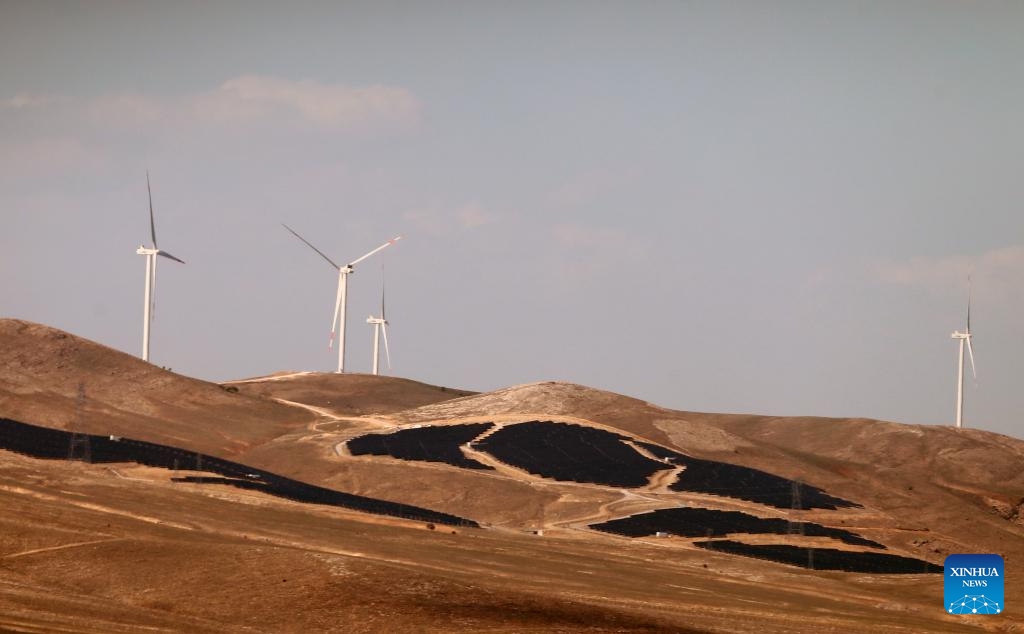 This photo taken on Sept. 28, 2025 shows solar panels and wind turbines in Konya, Türkiye. Official data showed that Türkiye's solar power has doubled since 2021, reaching over 21 gigawatts of capacity by early 2025, while wind power has steadily expanded and hydropower remains the backbone with over 32 gigawatts of capacity. Photo: Xinhua