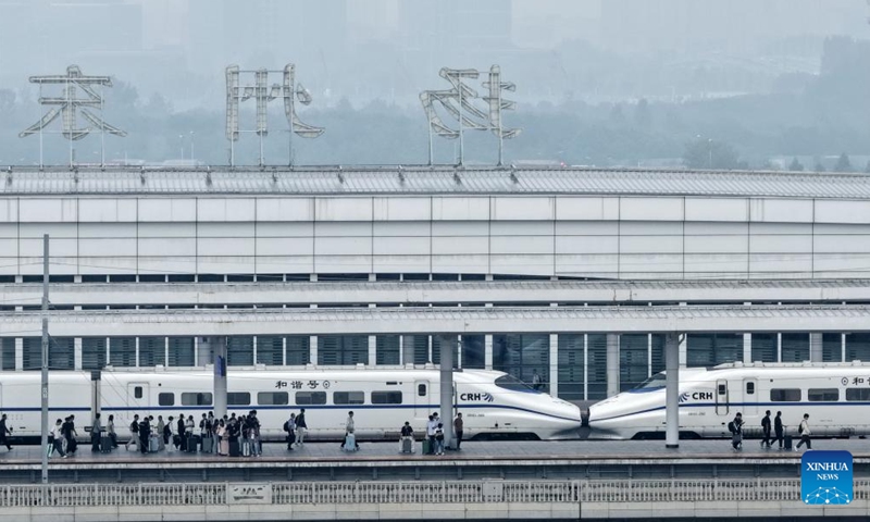 An aerial drone photo taken on Sept. 29, 2025 shows passengers arriving at Yangzhou East Railway Station in Yangzhou City, east China's Jiangsu Province. China's National Day holiday travel rush started on Sept. 29 and will last until Oct. 10. Photo: Xinhua