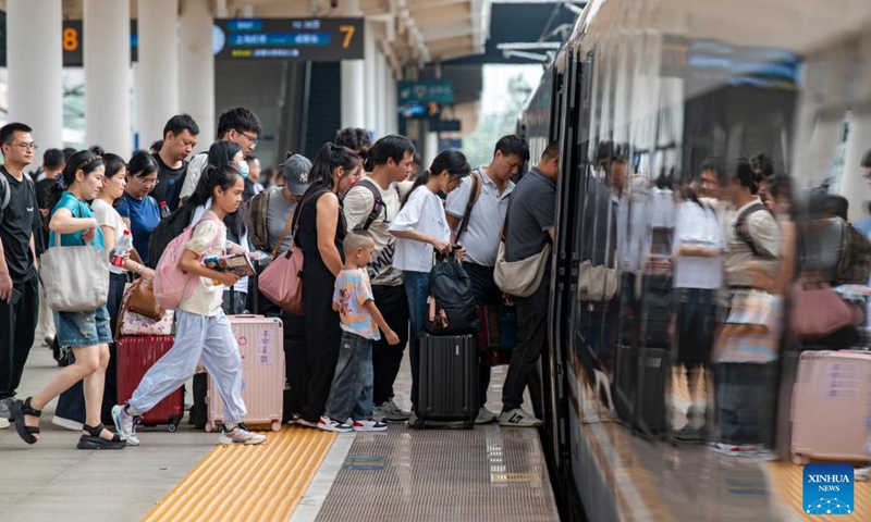 Passengers board a train at Jinhua Railway Station in Jinhua, east China's Zhejiang Province, Sept. 29, 2025. China's National Day holiday travel rush started on Sept. 29 and will last until Oct. 10. Photo: Xinhua